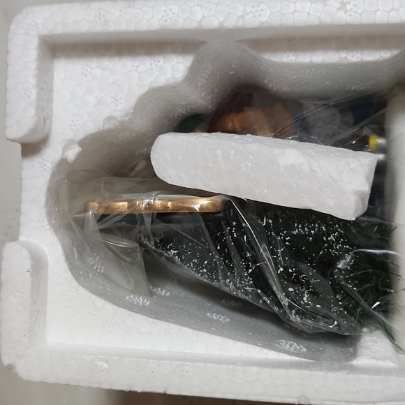 Vintage htf Heritage Village  Collection " painting our own Village sign" - Picture 4 of 4